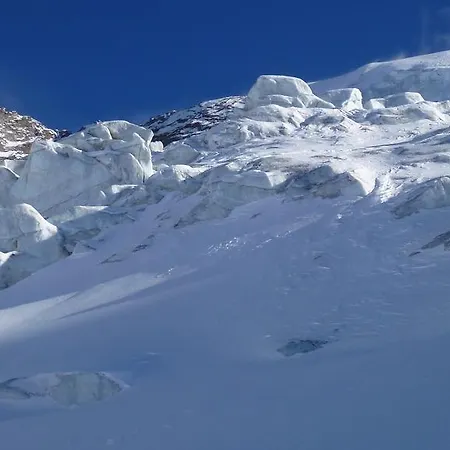 Theresli First Floor