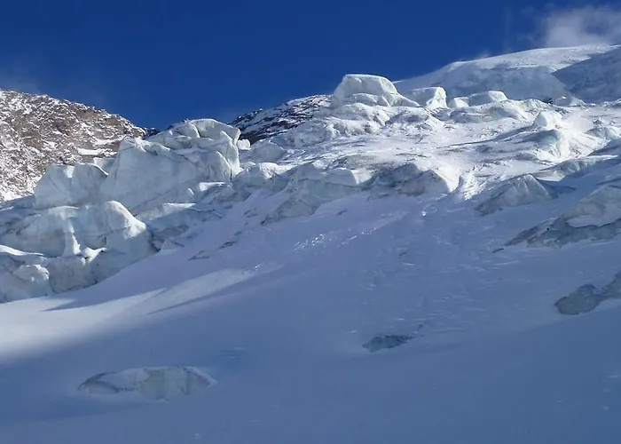 Theresli First Floor